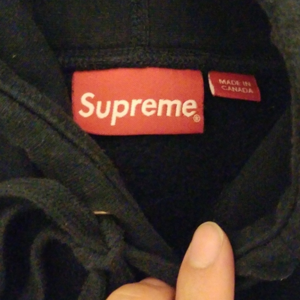 Supreme - Picture 3 of 4